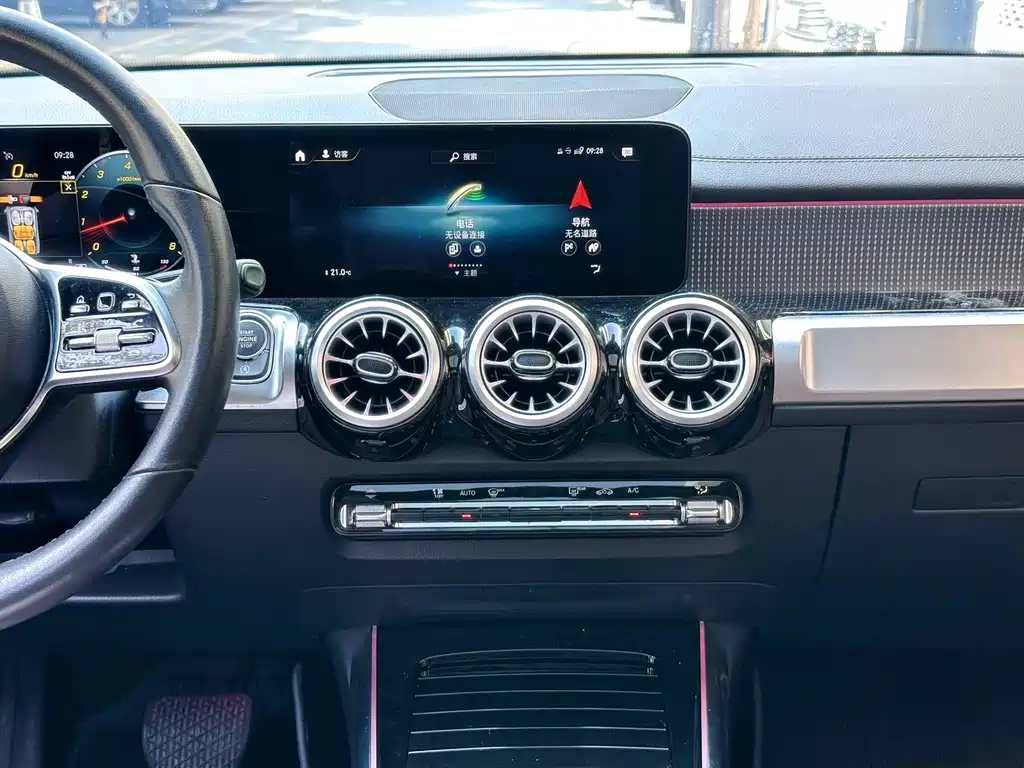 Mercedes-Benz GLB — миниатюра 12