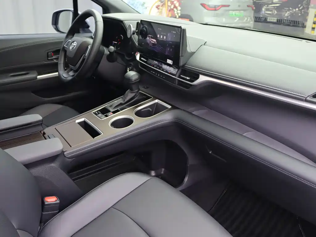 Toyota Granvia — миниатюра 9