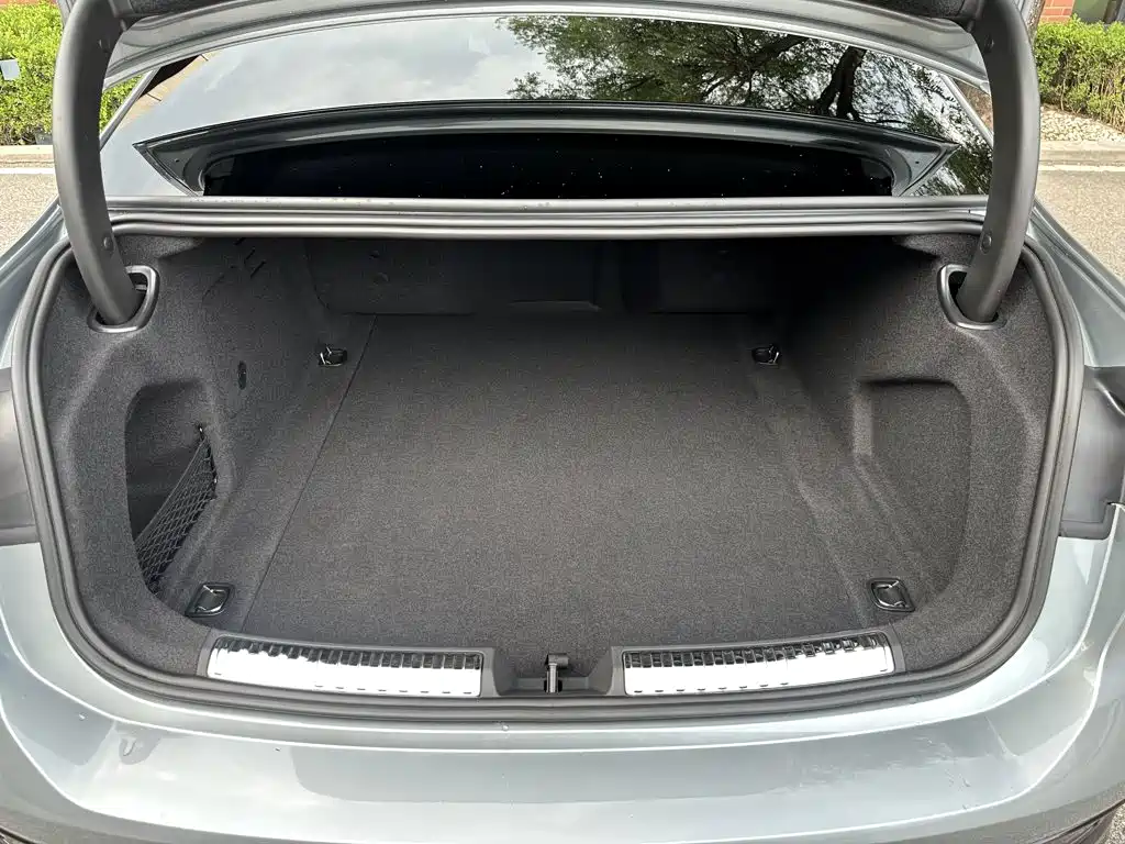 Audi A6L — миниатюра 10