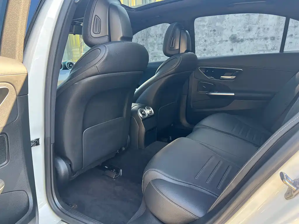 Mercedes-Benz C-Class — миниатюра 7