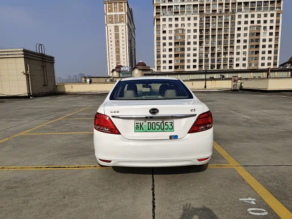 BYD E5