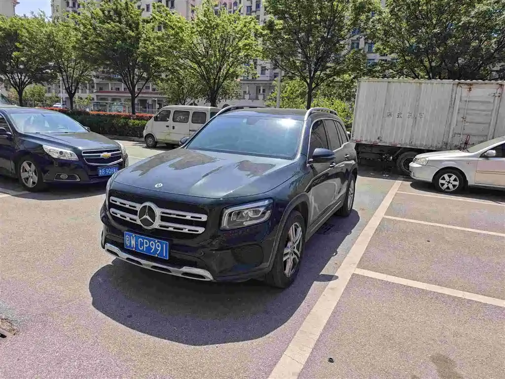 Mercedes-Benz GLB 2023