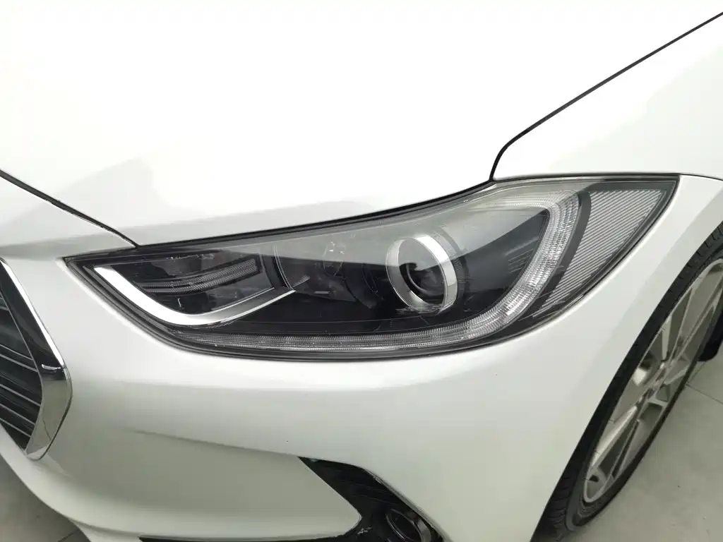 Hyundai Elantra — миниатюра 7