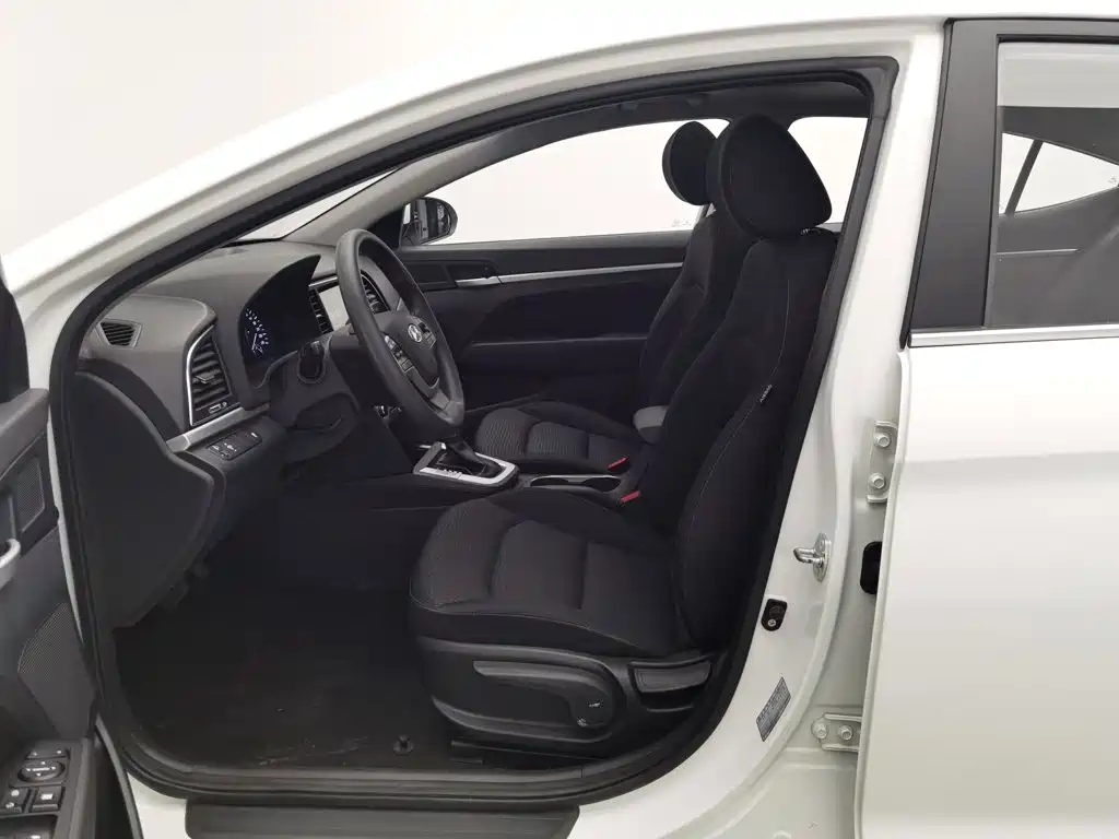 Hyundai Elantra — миниатюра 10