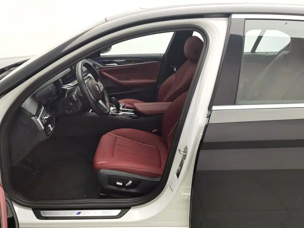 BMW 5 Series — миниатюра 10