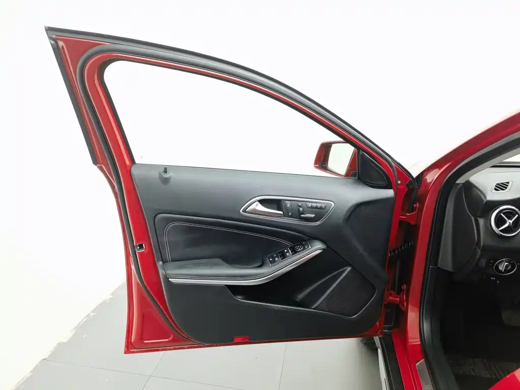 Mercedes-Benz GLA — миниатюра 8