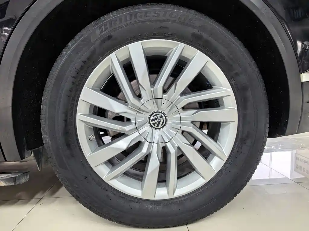 Volkswagen Touareg — миниатюра 15