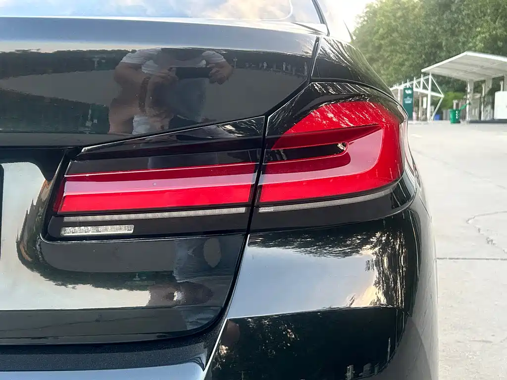 BMW 5 Series — миниатюра 9