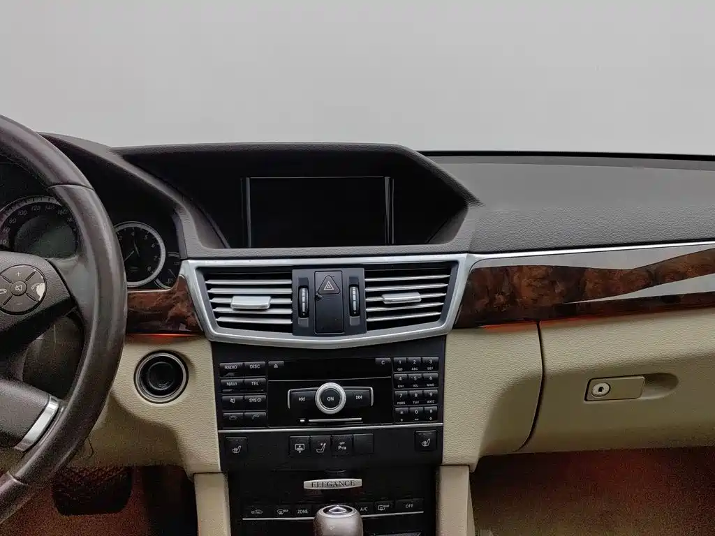 Mercedes-Benz E-Class — миниатюра 12