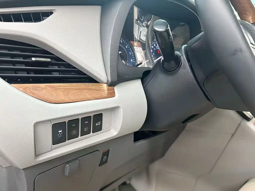 Toyota Sienna — миниатюра 14