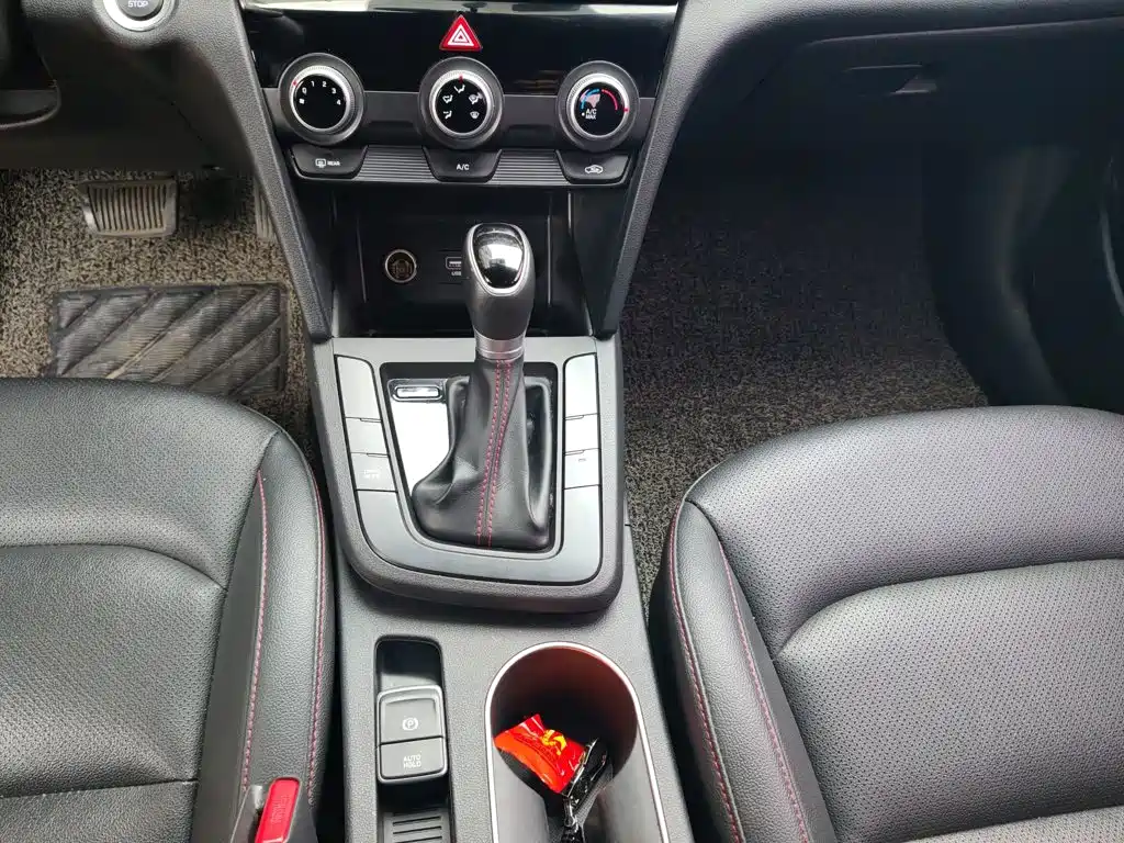 Hyundai Elantra — миниатюра 10