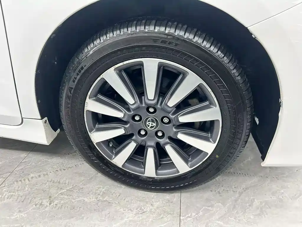 Toyota Sienna — миниатюра 23