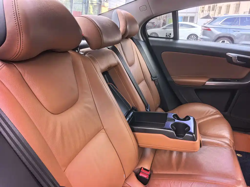 Volvo S60 — миниатюра 11