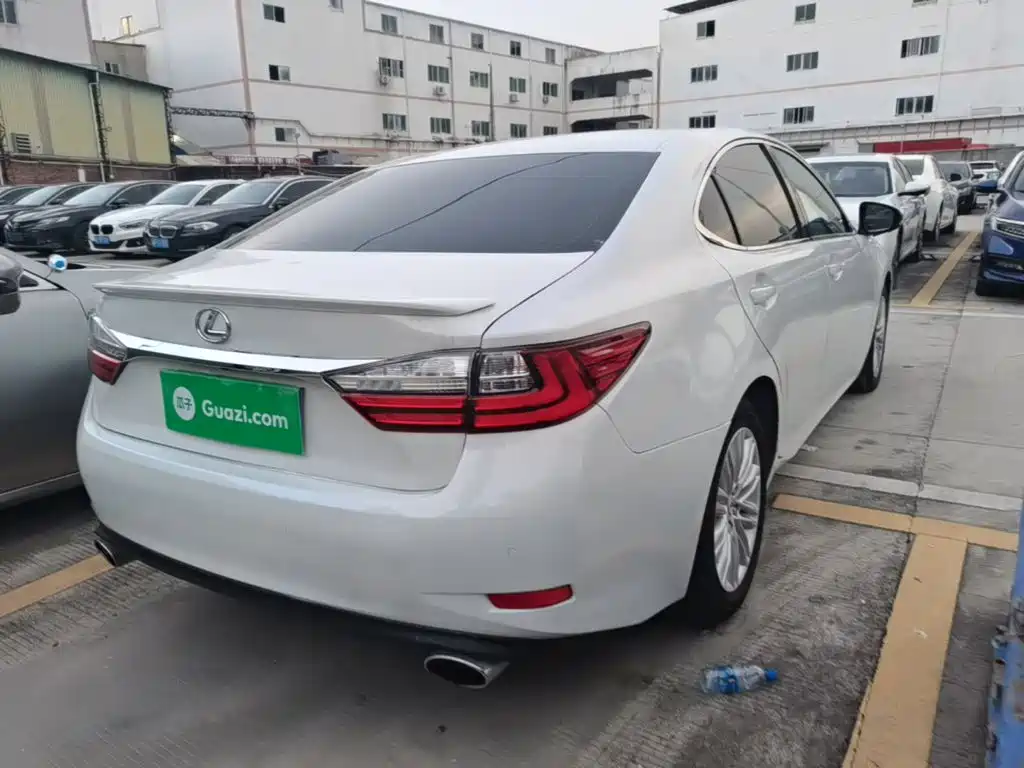 Lexus ES — миниатюра 7