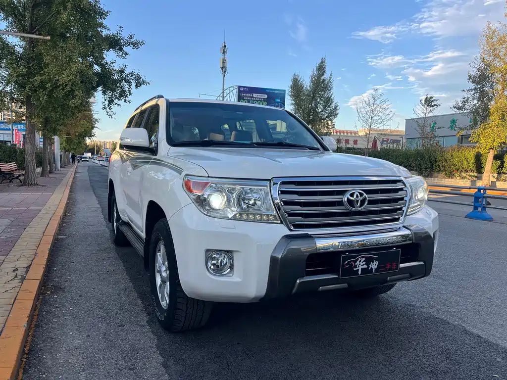 Toyota Land Cruiser 2012 4.0L AT VX