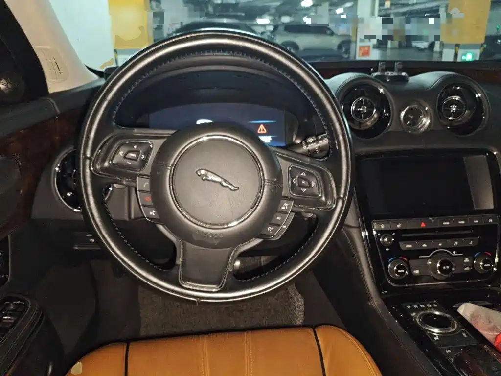 Jaguar XJ — миниатюра 6