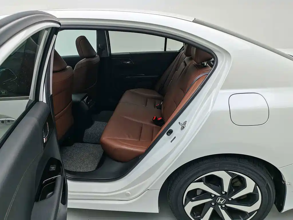 Honda Accord — миниатюра 18