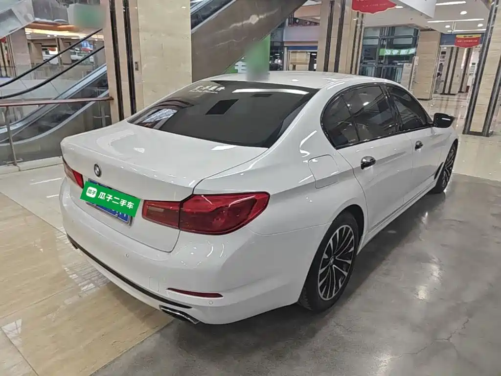BMW 5 Series — миниатюра 7