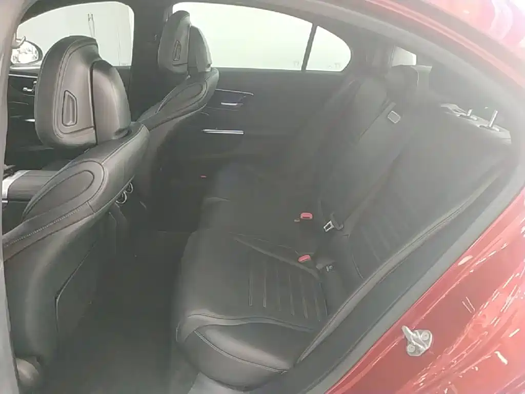 Mercedes-Benz C-Class — миниатюра 17