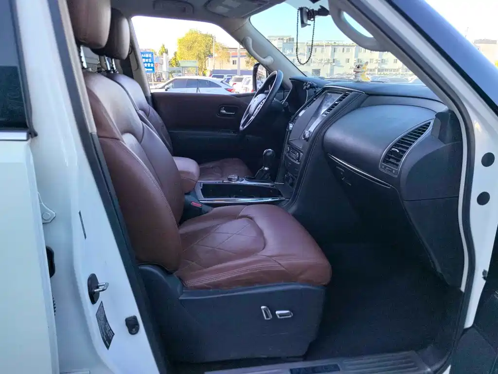 Nissan Patrol — миниатюра 8
