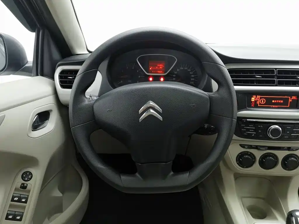 Citroen Elysee — миниатюра 11