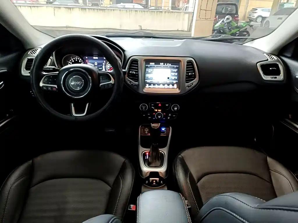 Jeep Compass — миниатюра 10