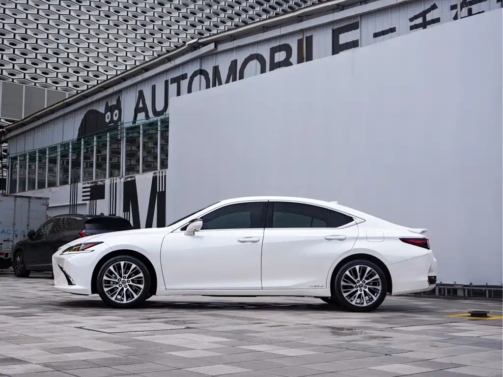 Lexus ES — миниатюра 5