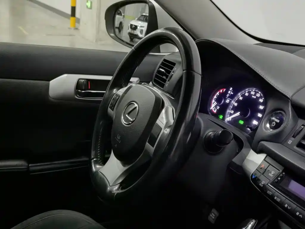 Lexus CT — миниатюра 22
