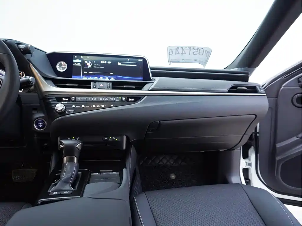 Lexus ES — миниатюра 21