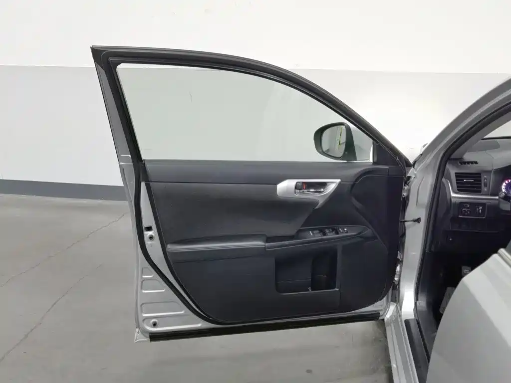 Lexus CT — миниатюра 8