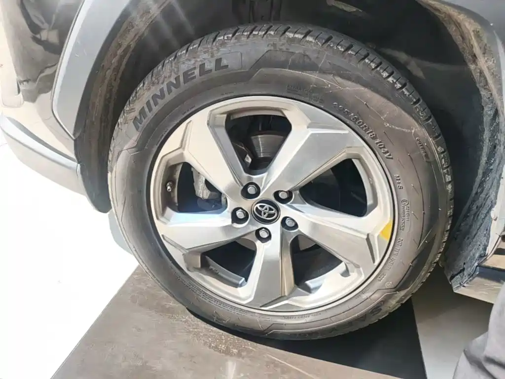 Toyota RAV4 — миниатюра 23