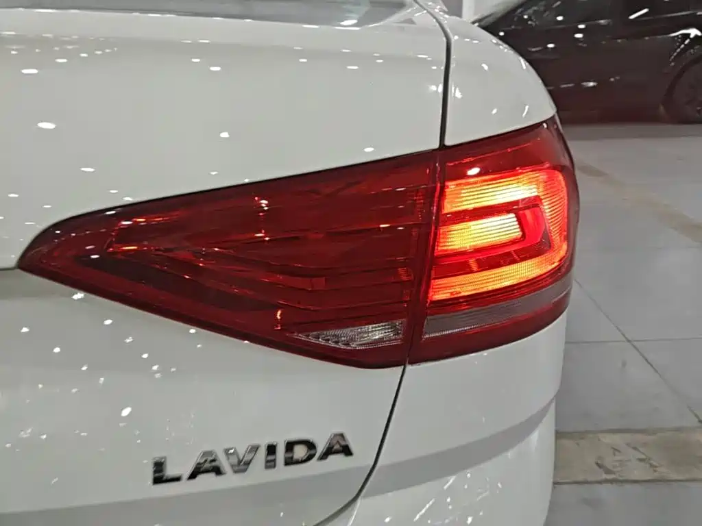 Volkswagen Lavida — миниатюра 8