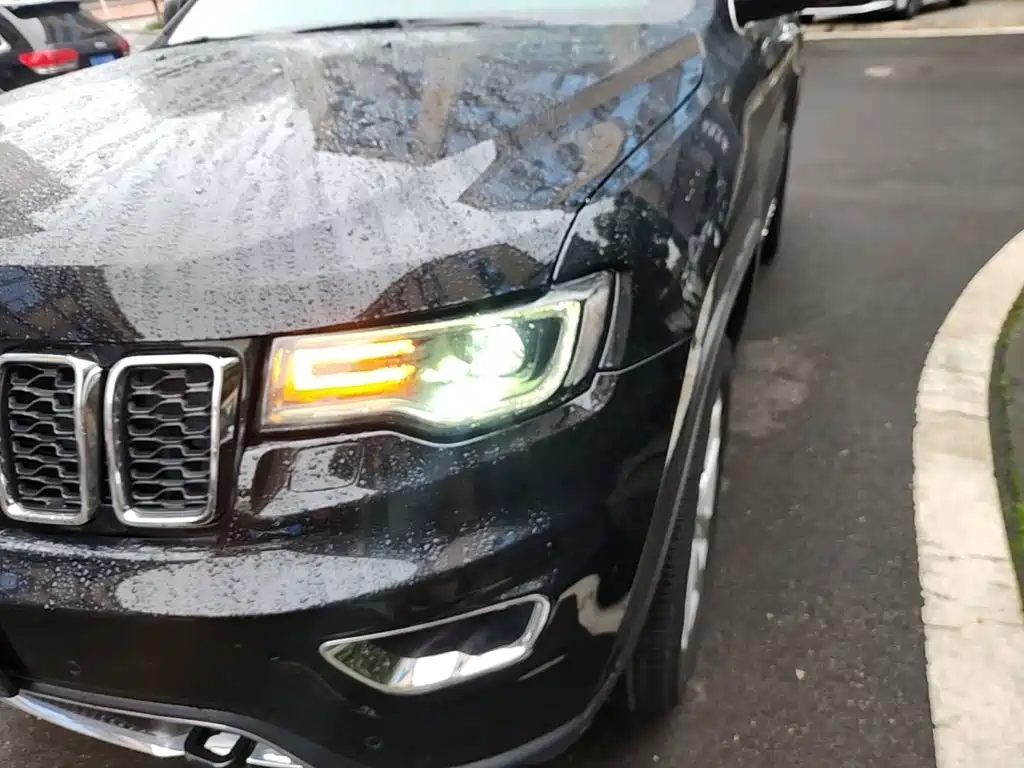 Jeep Grand Cherokee (Import) — миниатюра 24