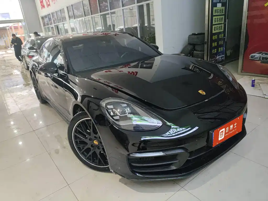 PORSCHE PANAMERA
