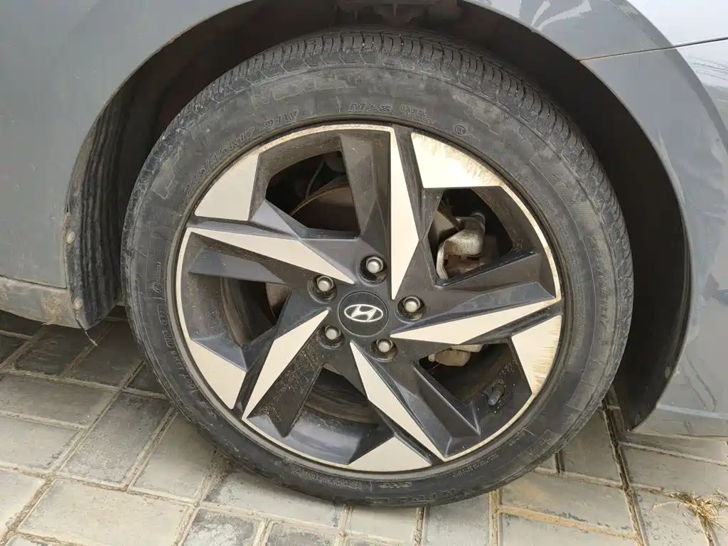 Hyundai Elantra — миниатюра 24