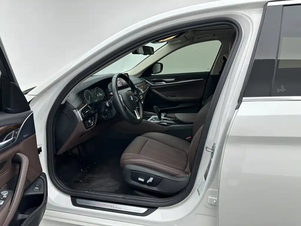 BMW 5 Series — миниатюра 9