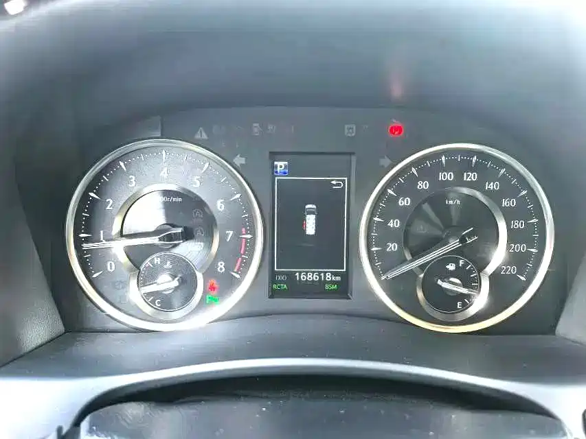 Toyota Alphard — миниатюра 8