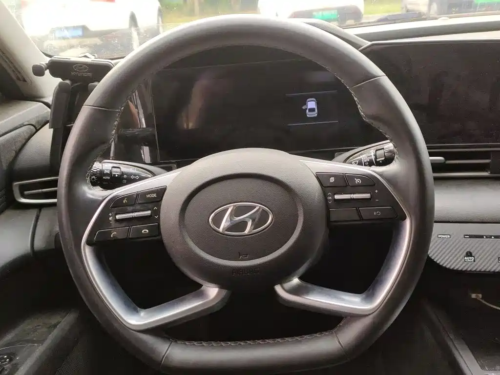 Hyundai Elantra — миниатюра 6