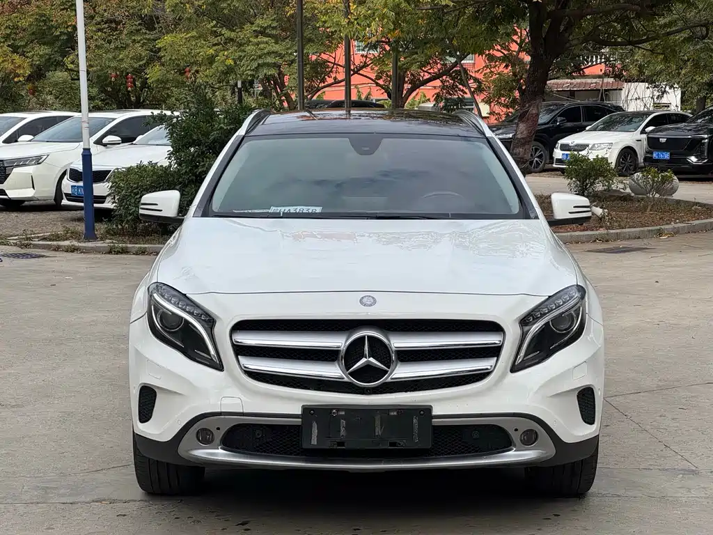 MERCEDES-BENZ GLA