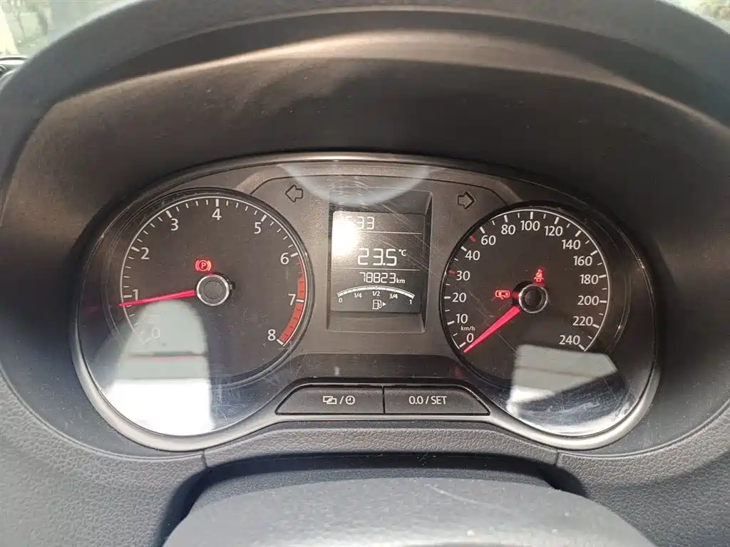 Volkswagen Polo 2016 1.4L MT
