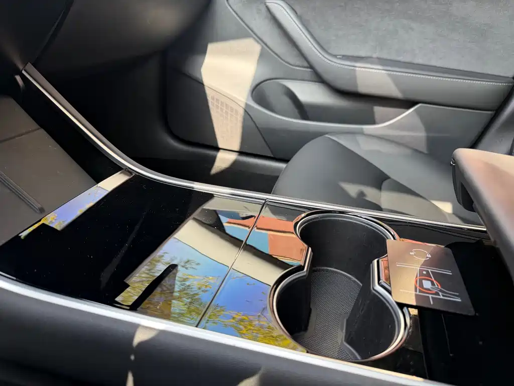 Tesla Model 3 — миниатюра 16