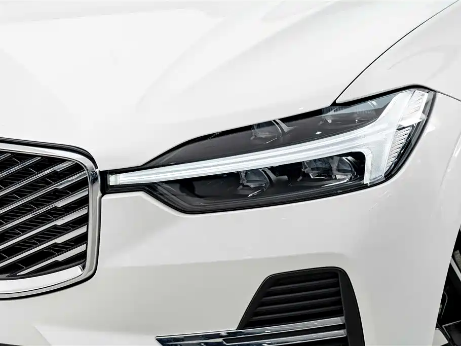 Volvo XC60 2026 B5 Luxury