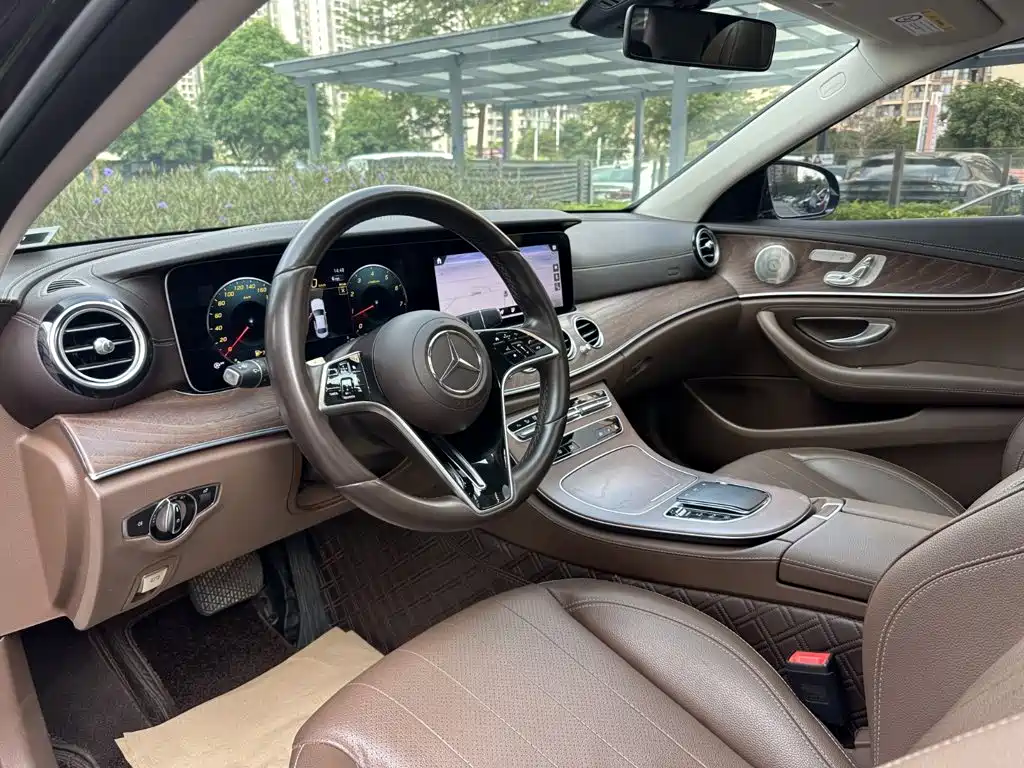Mercedes-Benz E-Class — миниатюра 9