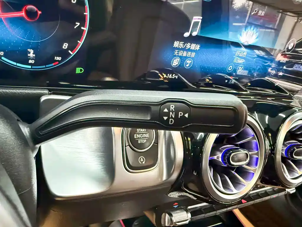 Mercedes-Benz GLB — миниатюра 12