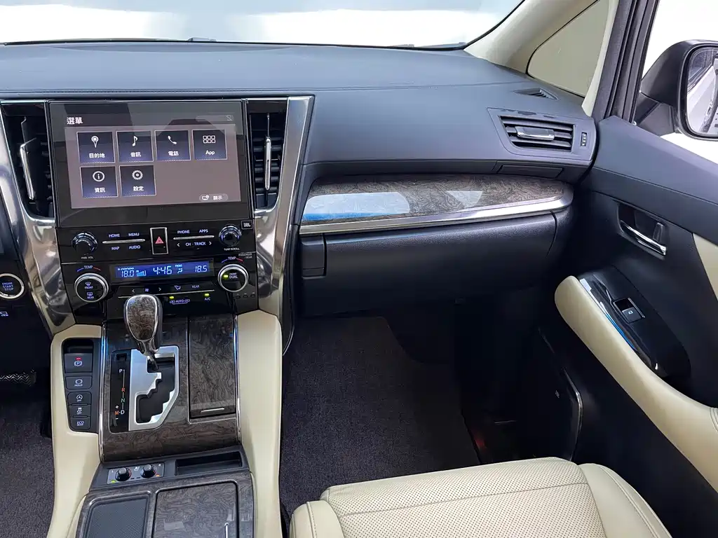 Toyota Alphard — миниатюра 5