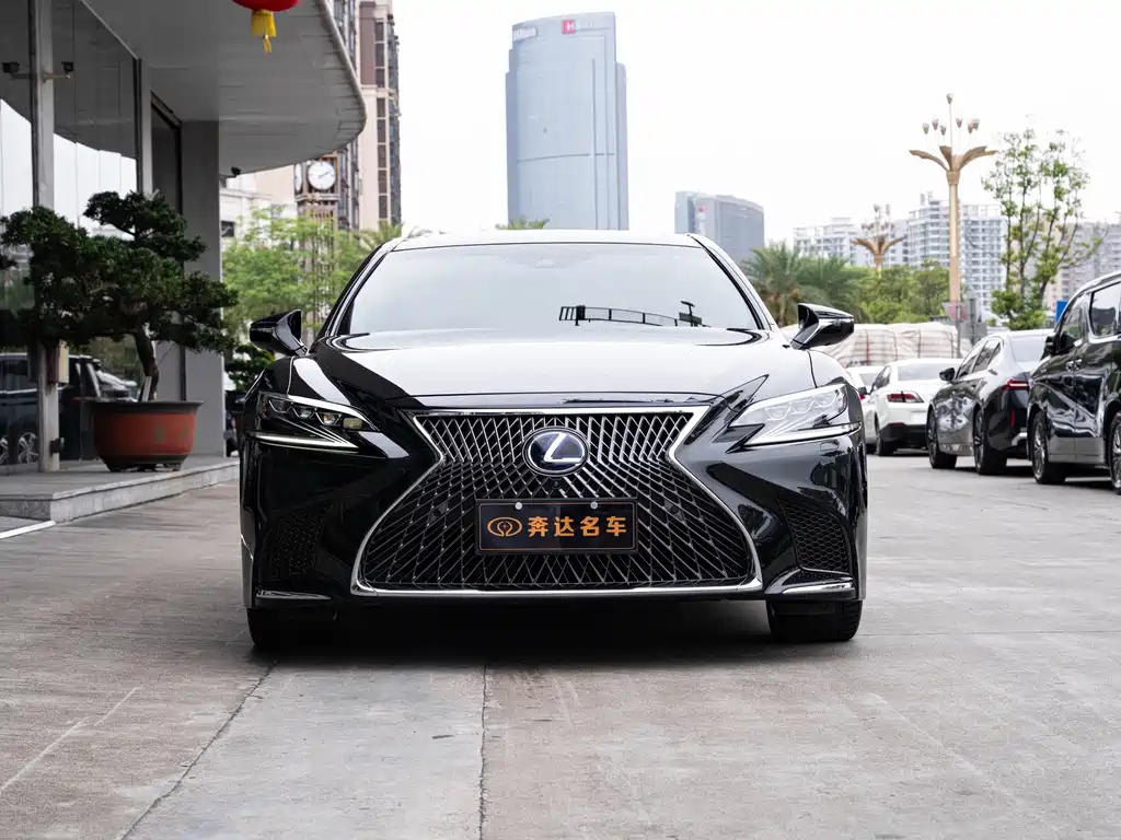 Lexus LS — миниатюра 2