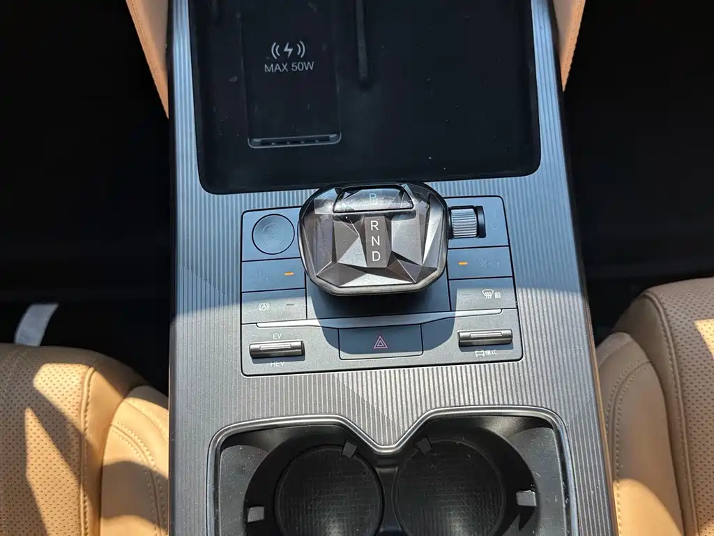 BYD L DM-i — миниатюра 12