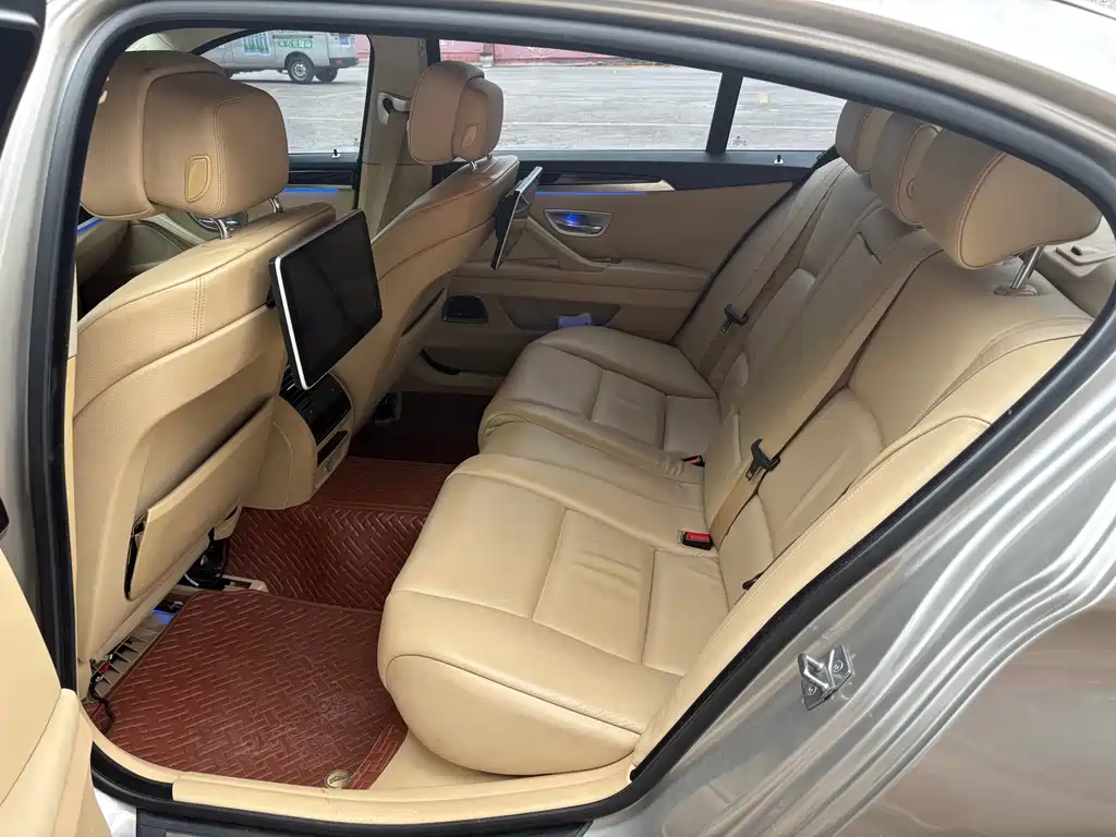 BMW 5 Series — миниатюра 7