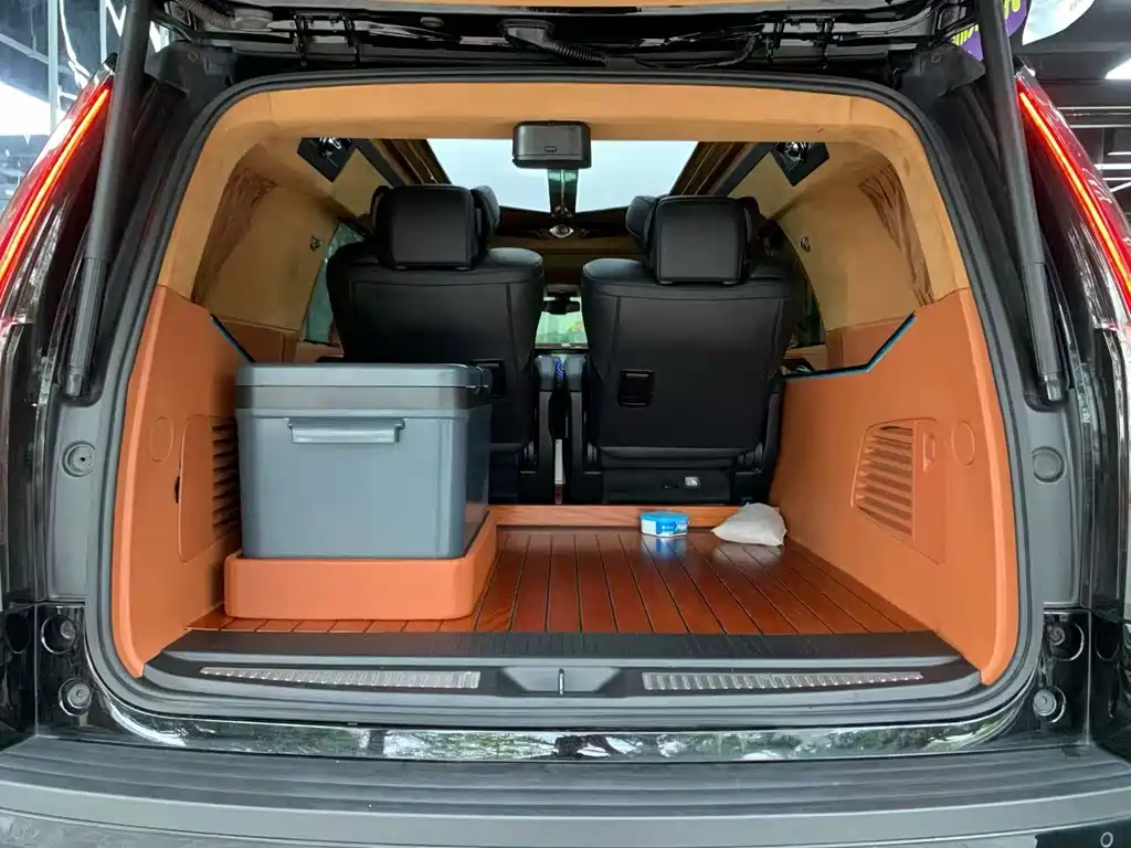 Cadillac Escalade — миниатюра 38