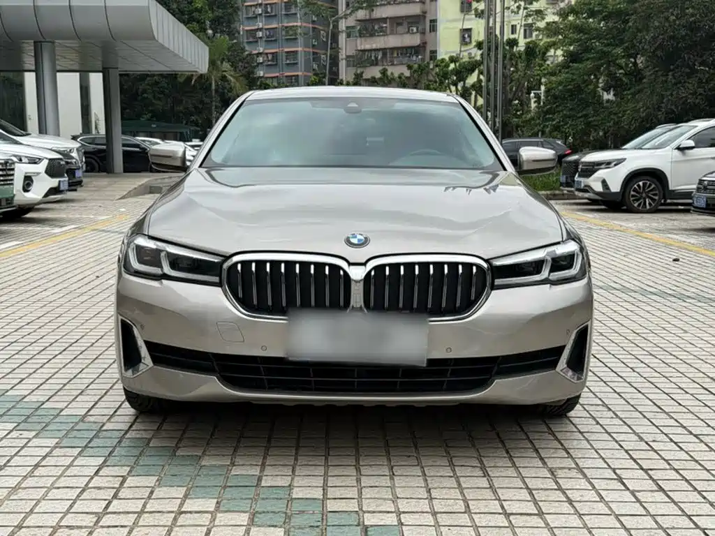 BMW 5 Series — миниатюра 24
